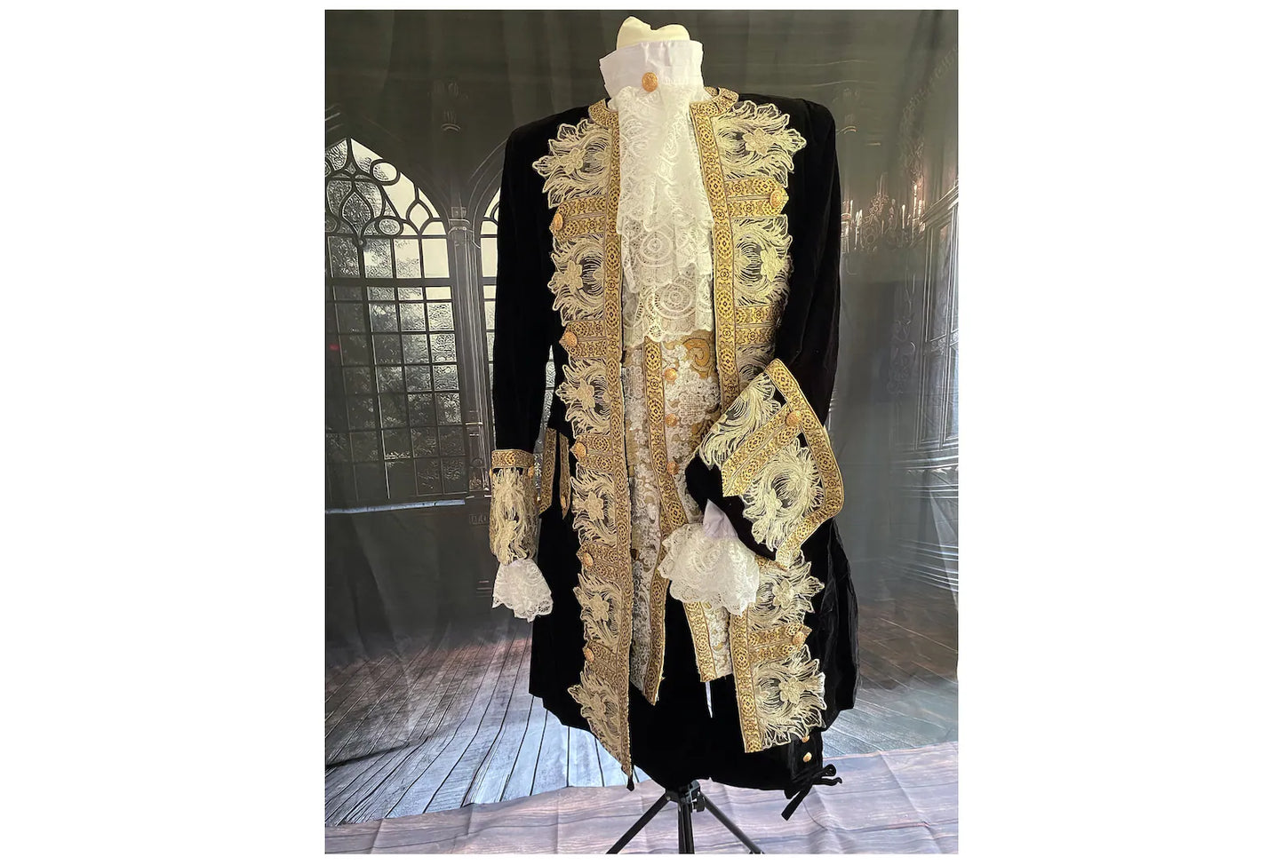 
                  
                    1770s Mens Venetian Baroque Suit. A Historical Renaissance costume with a lace frock coat. Ideal masquerade ball or galantes event
                  
                