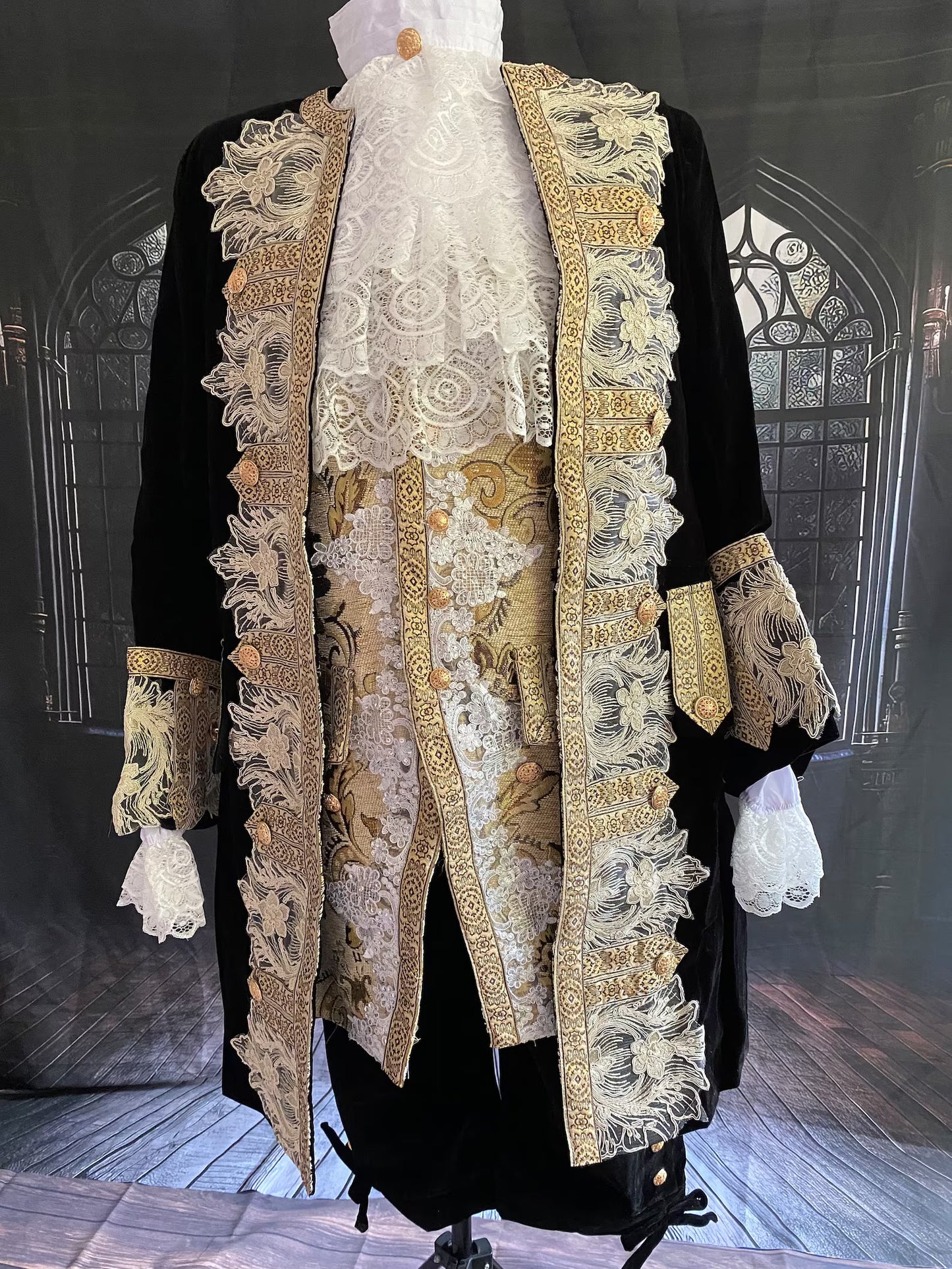 
                  
                    Versailles mens suit 
                  
                