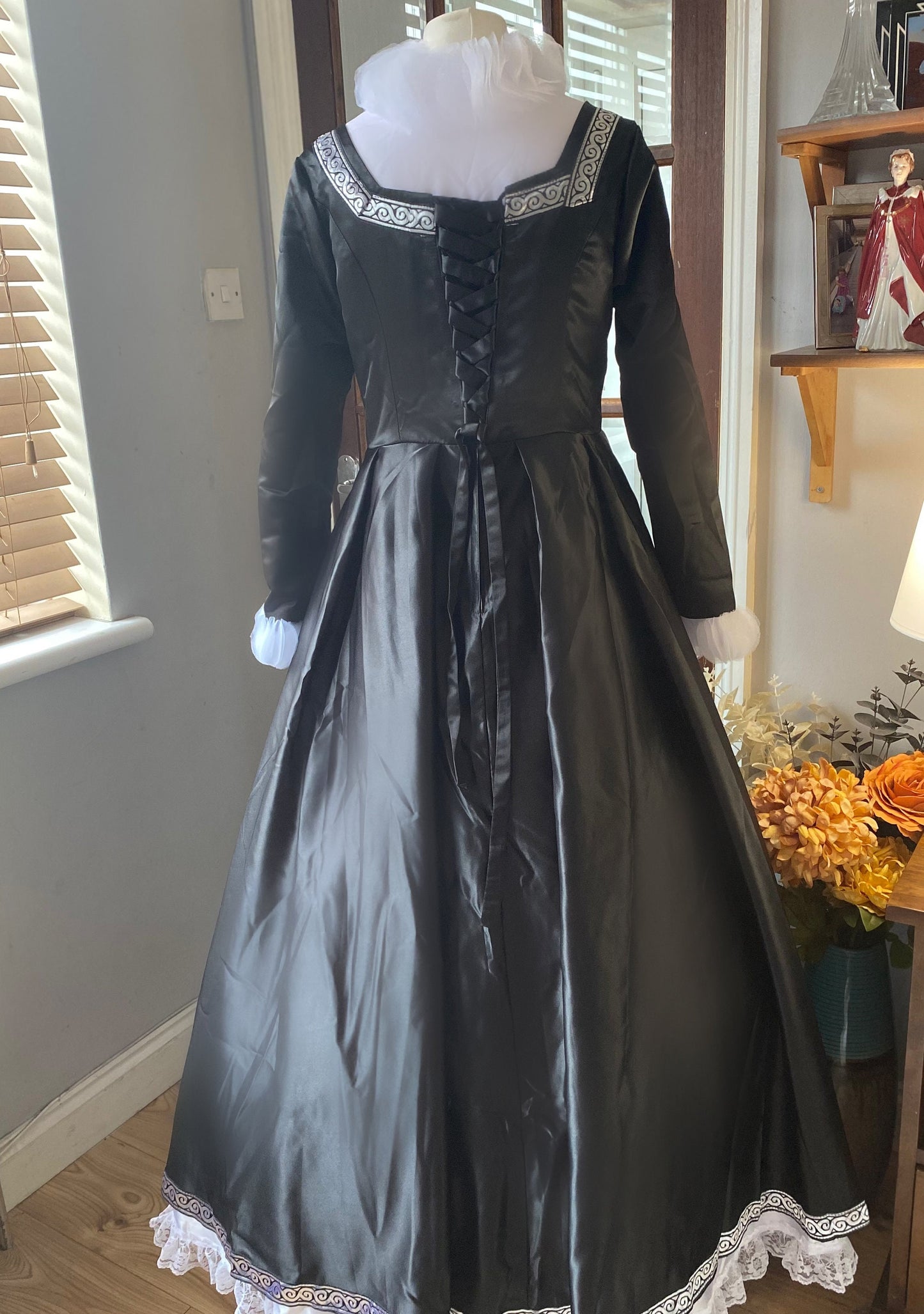 
                  
                    Elizabethan dress, Anne Boyeln Dress
                  
                