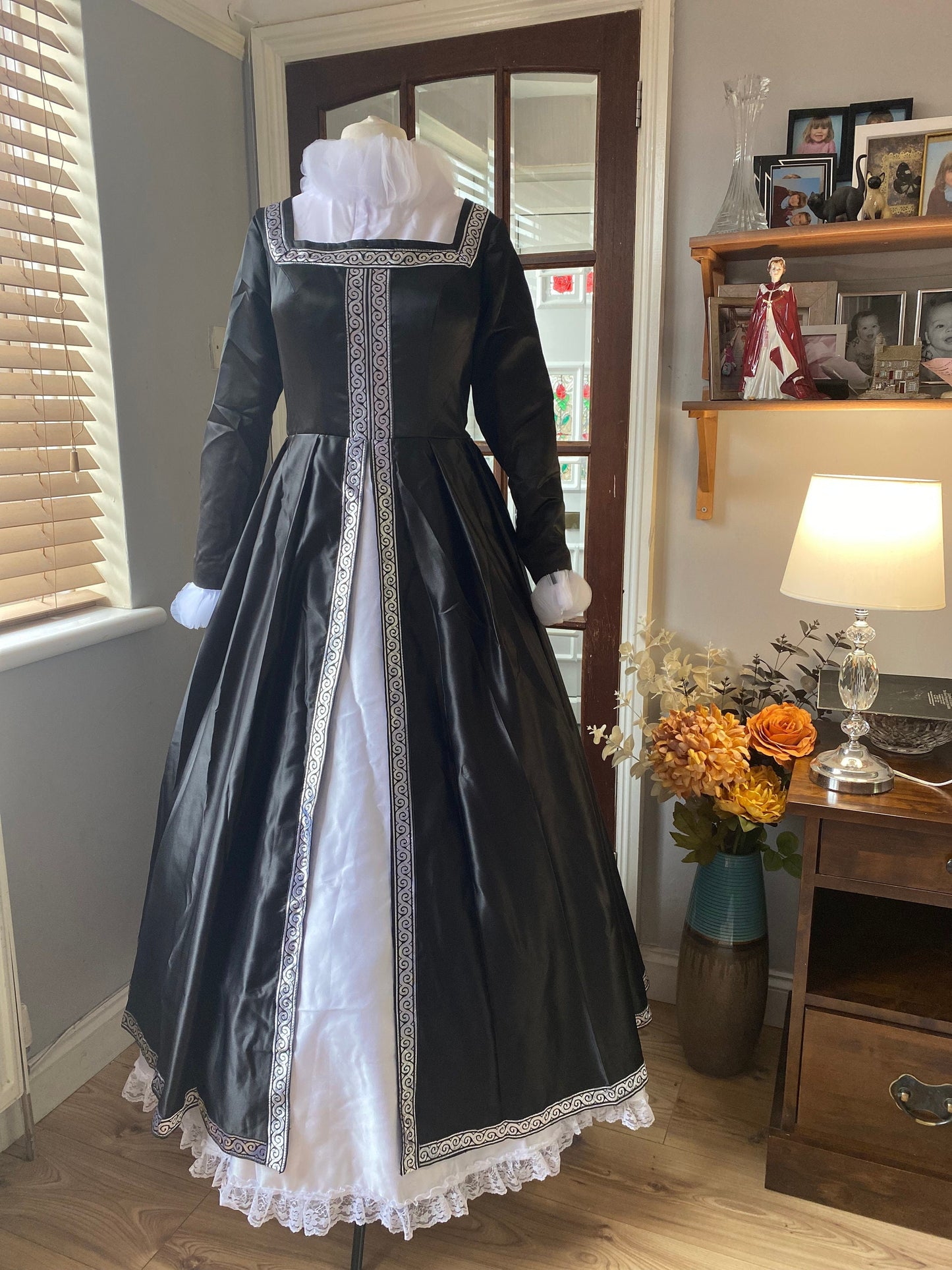 
                  
                    Elizabethan dress, Anne Boyeln Dress
                  
                