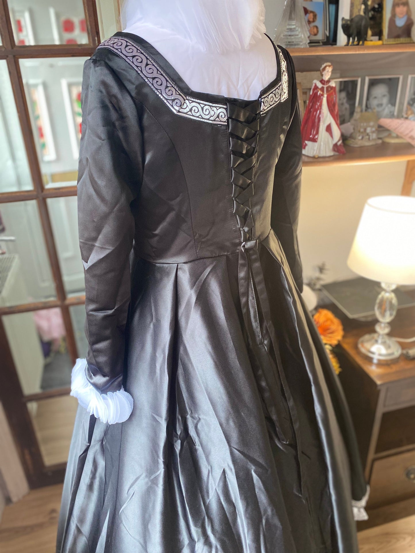 
                  
                    Elizabethan dress, Anne Boyeln Dress
                  
                